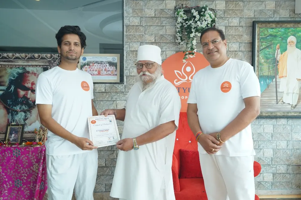 200 Hour Yoga Teacher Training Course - Mrityunjay Yogpeeth