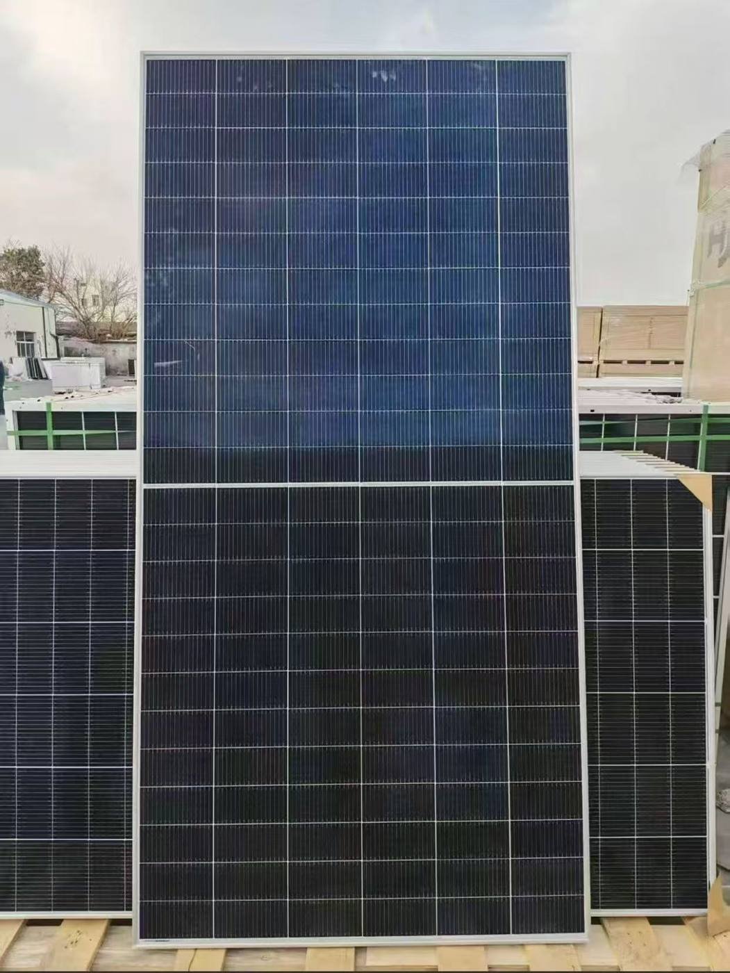 590W N-Type Bifacial Monocrystalline Solar Panel - New